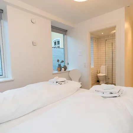 Harbour Walk 4*