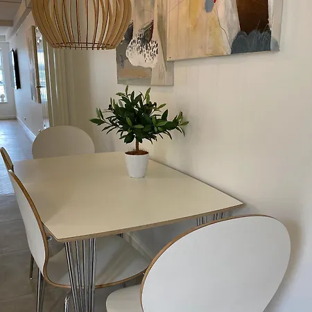 Aparthotel Harbour Walk 4*