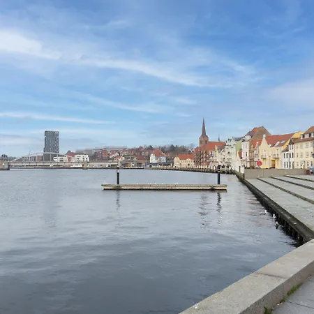 Harbour Walk 4*