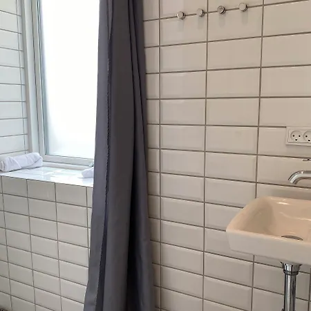 Harbour Walk Apartahotel 4*