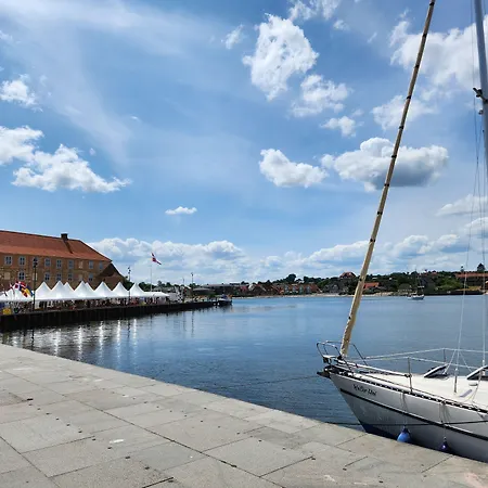 Harbour Walk Hotel apartamentowy 4*