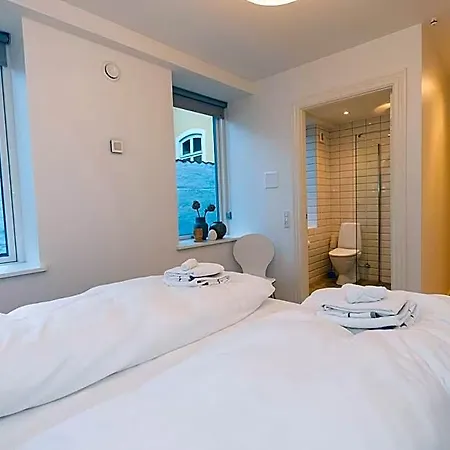 Harbour Walk Aparthotel 4*