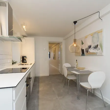 Apart-hotel Harbour Walk 4*