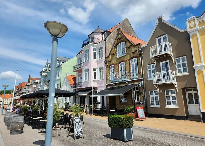 Apart-hotel Harbour Walk 4*