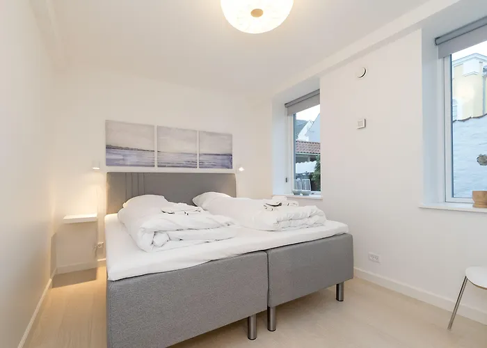 Apart-hotel Harbour Walk 4*